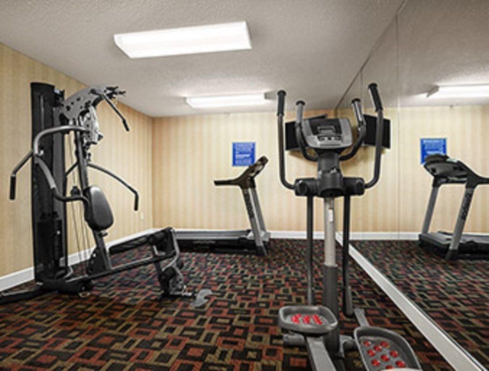 Days Inn & Suites By Wyndham Stuttgart Екстер'єр фото