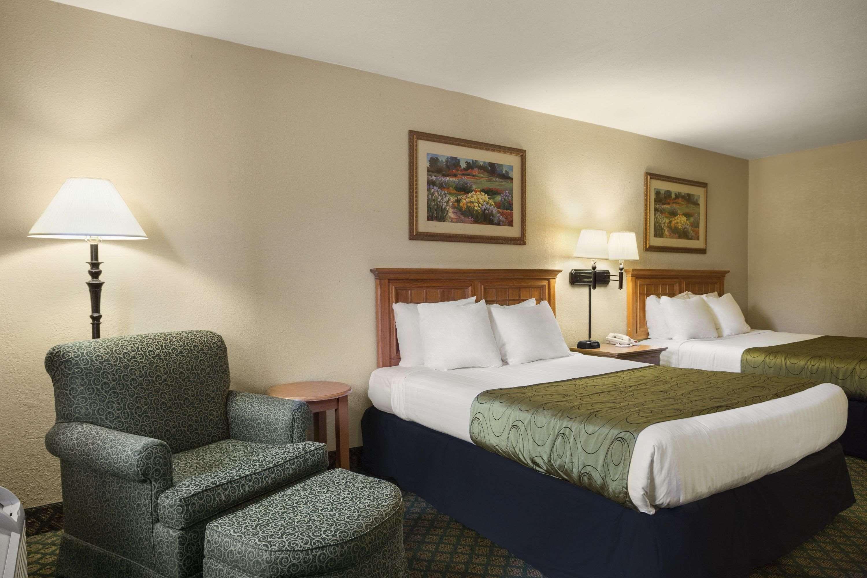 Days Inn & Suites By Wyndham Stuttgart Екстер'єр фото