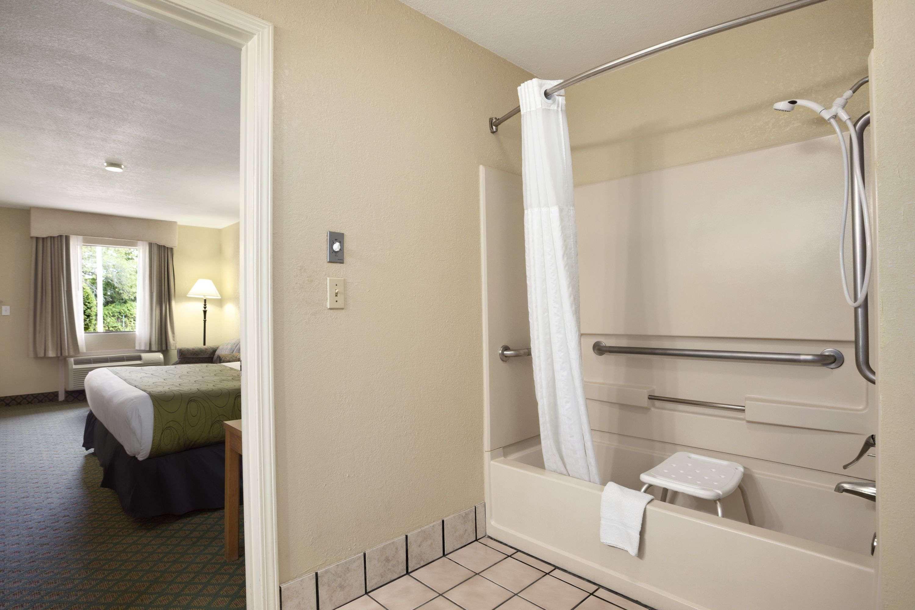 Days Inn & Suites By Wyndham Stuttgart Екстер'єр фото