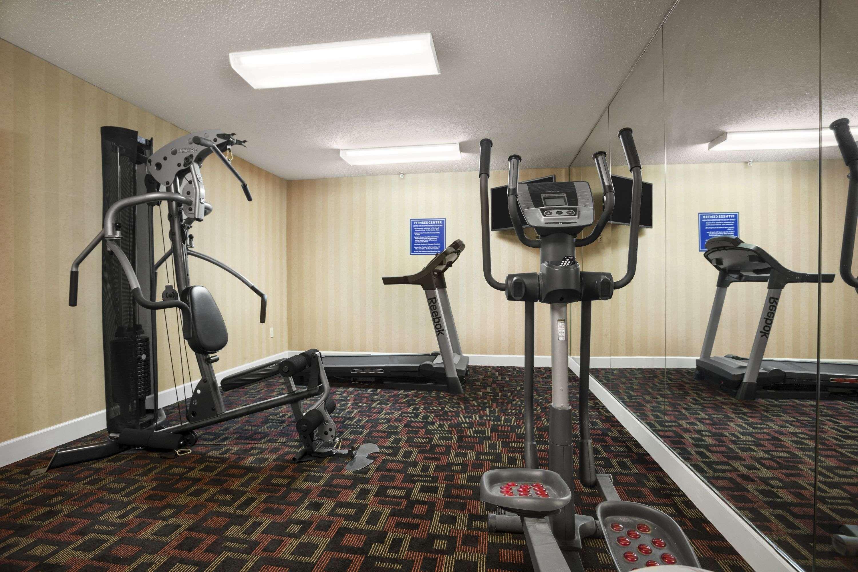 Days Inn & Suites By Wyndham Stuttgart Екстер'єр фото