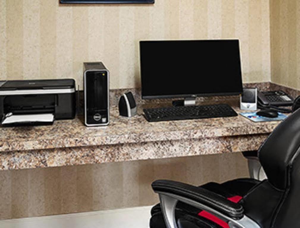 Days Inn & Suites By Wyndham Stuttgart Екстер'єр фото