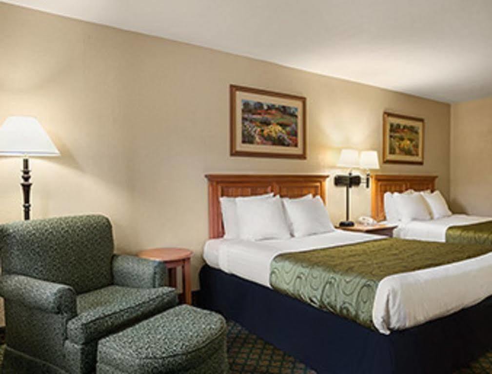 Days Inn & Suites By Wyndham Stuttgart Екстер'єр фото